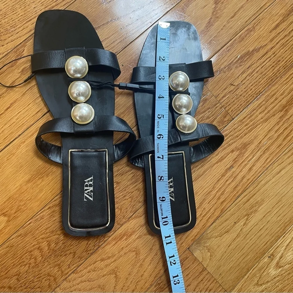 Zara Pearl Flat Sandals Black leather white pearls golden hardware SZ EU 41 - Picture 14 of 15